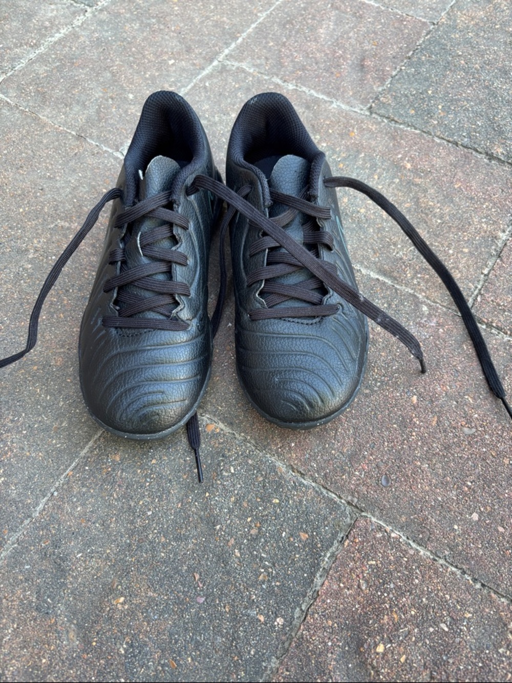 Nike Kids Indoor Soccer Shoes in Black
